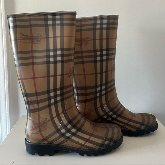 Burberry Haymarket Rainboots with Original Box - Picture 2 of 7